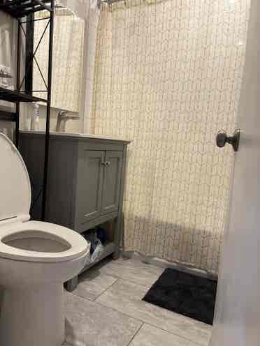 Looking for Female Roomie