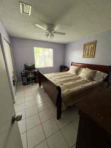 Looking for a roomie!