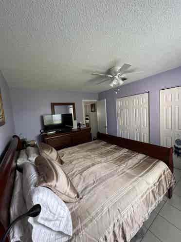 Looking for a roomie!