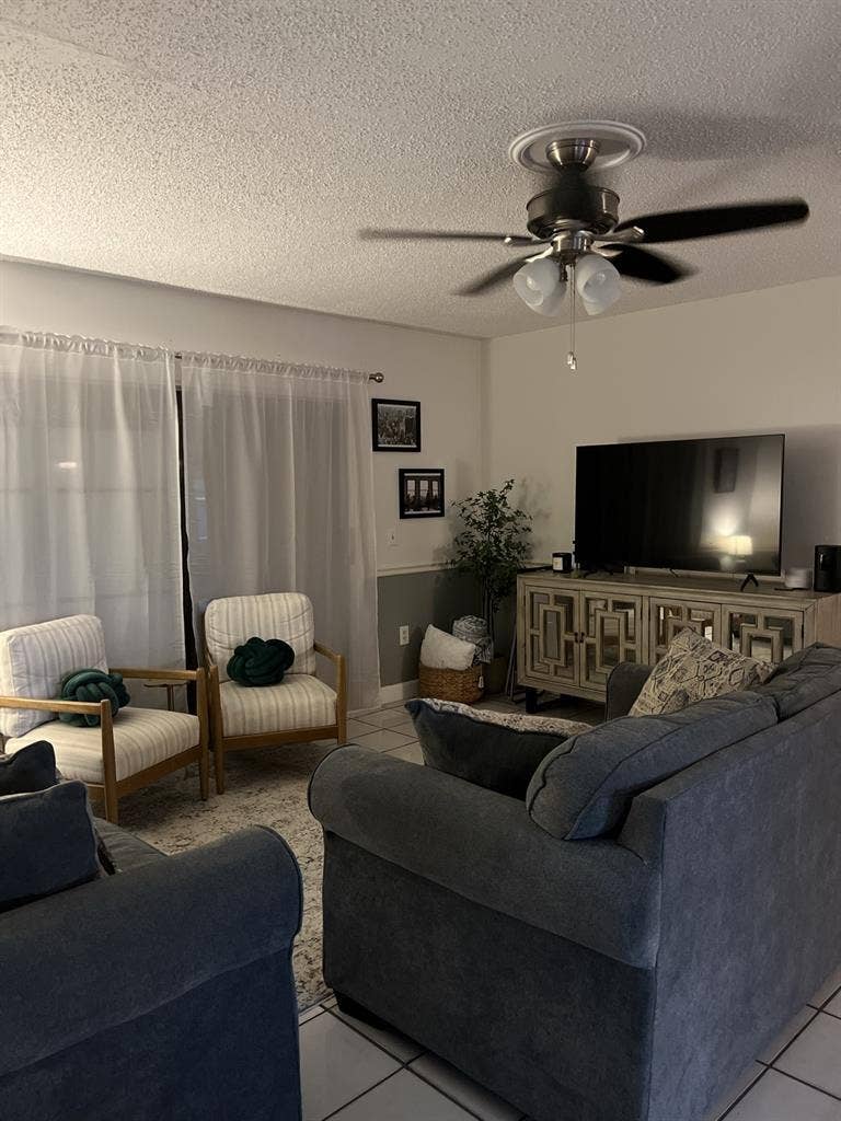 Looking for a roomie!
