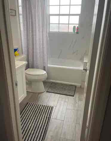 Room for rent in coconut Creek