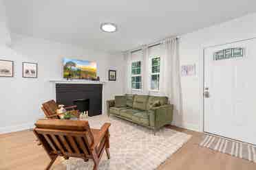 Furnished BA - Prime Location!