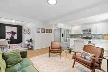 Furnished BA - Prime Location!