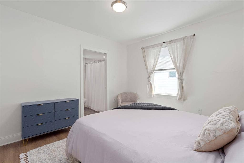 Furnished BA - Prime Location!