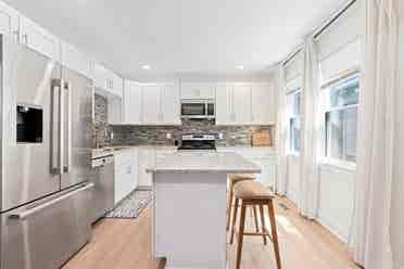 Furnished BA - Prime Location!