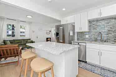 Furnished BA - Prime Location!