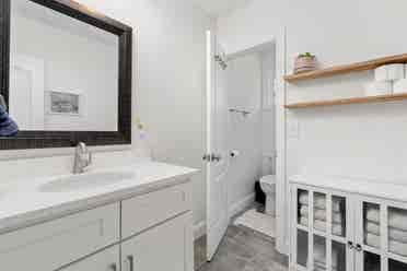 Furnished BA - Prime Location!