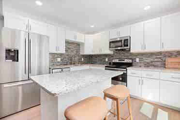 Furnished BA - Prime Location!