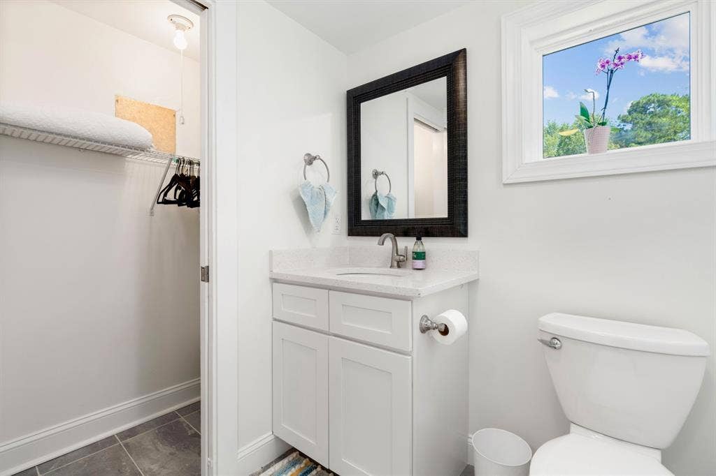 Furnished BA - Prime Location!