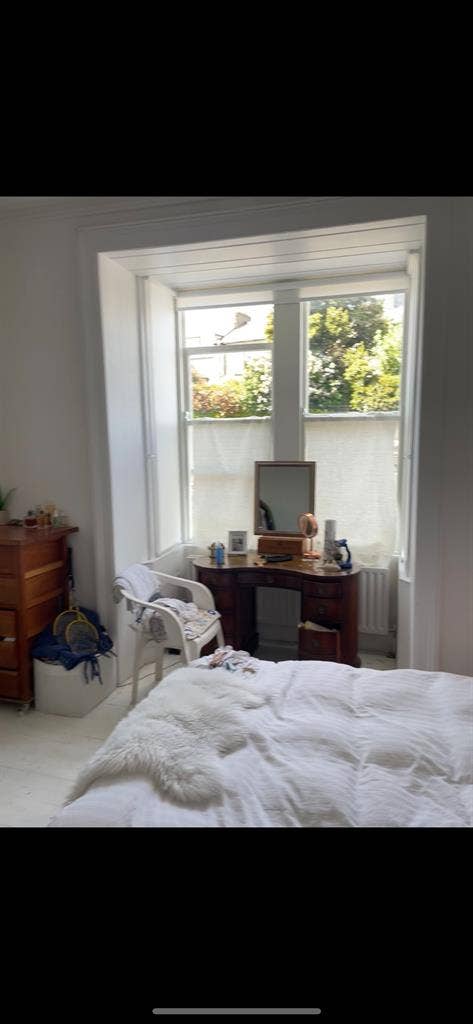 Female roommate wanted