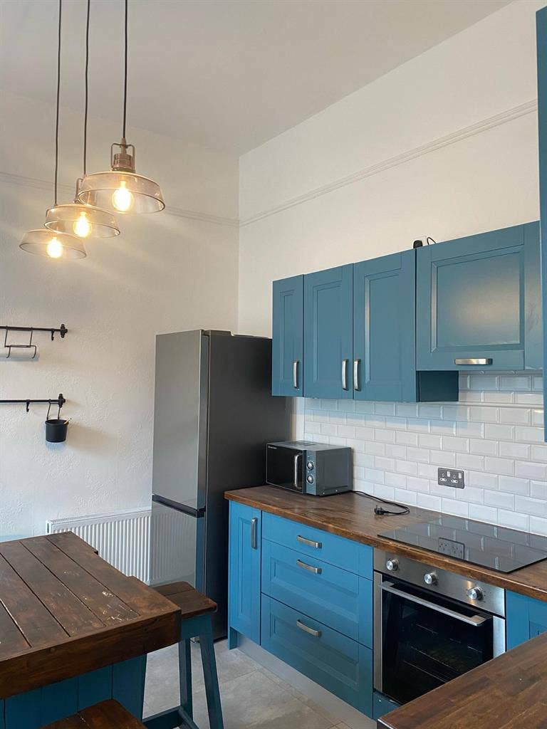Female roommate wanted