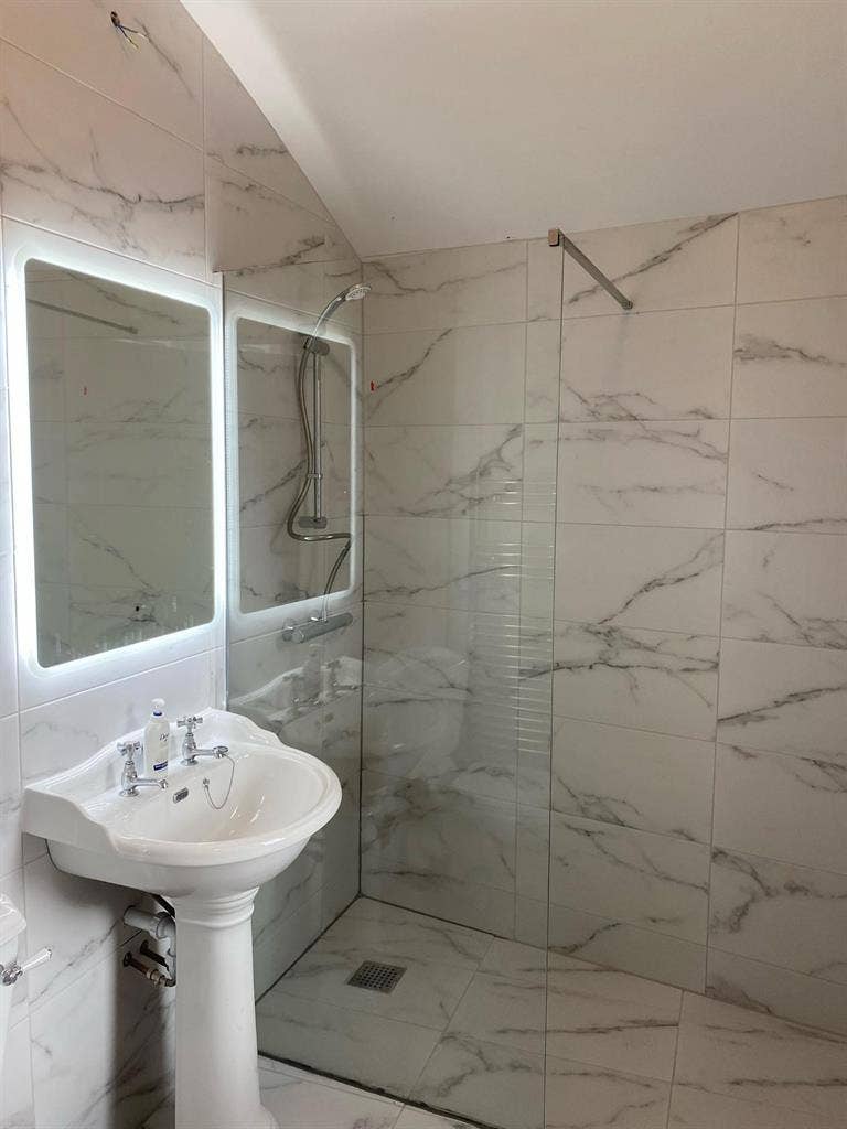 Female roommate wanted