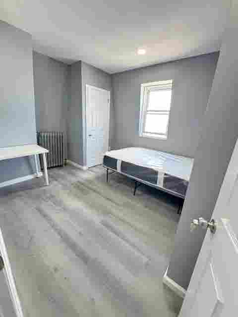Interns! NEW! Free Laundry! Furnish