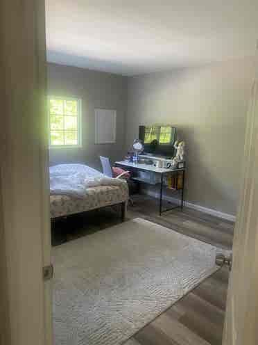 Looking for Roommate