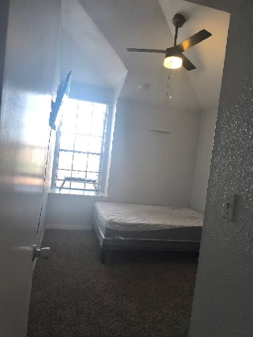 Room for rent on the Eastside ELP