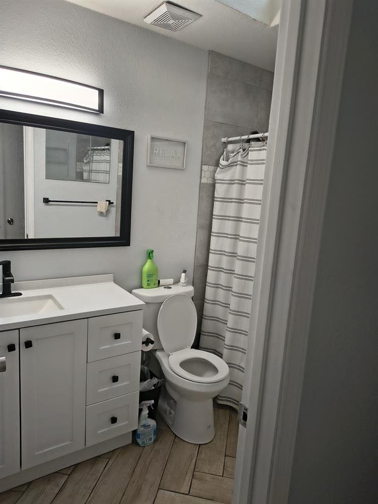 Room for rent on the Eastside ELP