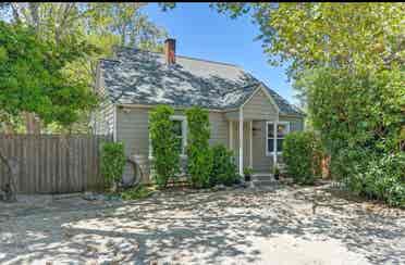 Private Room with large yard