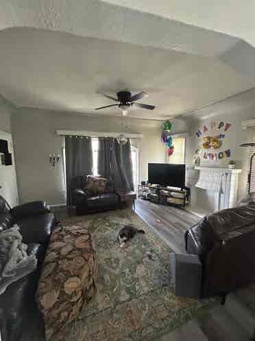 Looking for Roommate