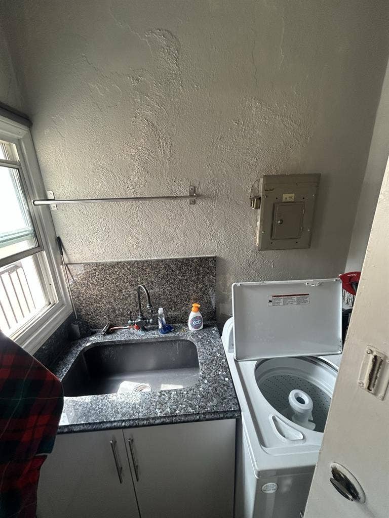 Looking for Roommate