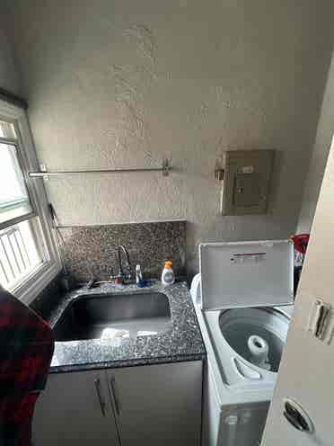Looking for Roommate
