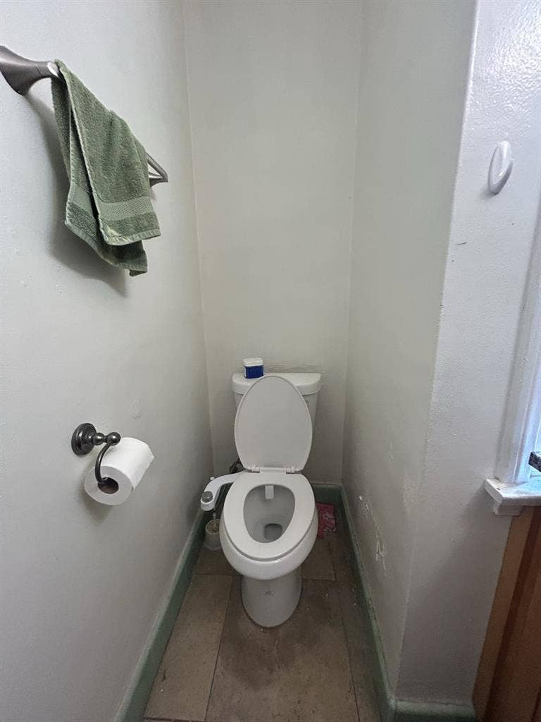 Looking for Roommate