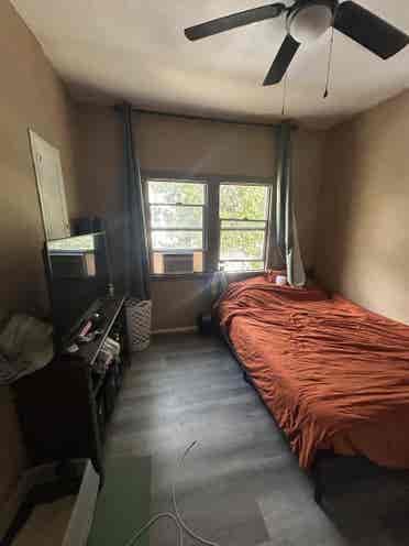 Looking for Roommate