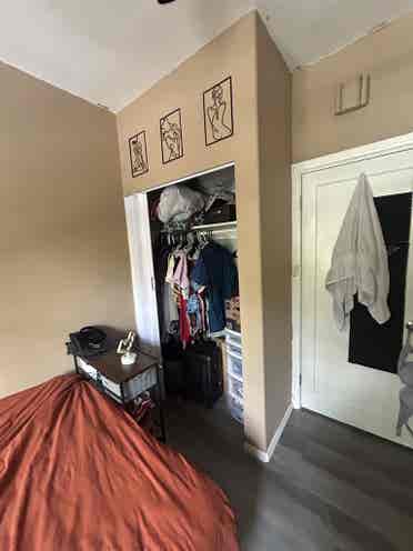 Looking for Roommate