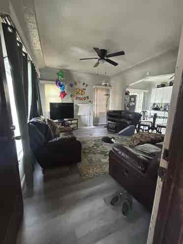 Looking for Roommate