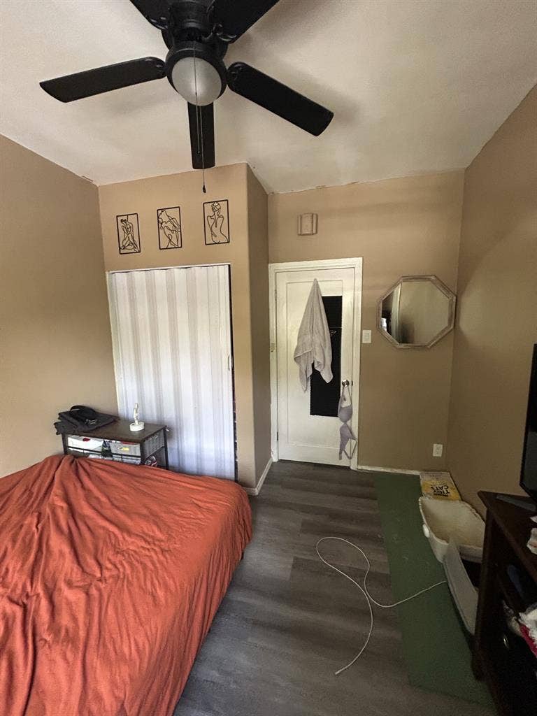 Looking for Roommate
