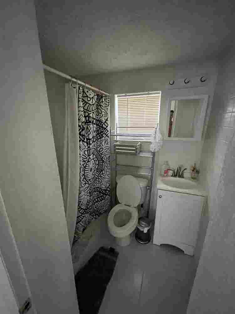 Apto/ Large Room in coral way