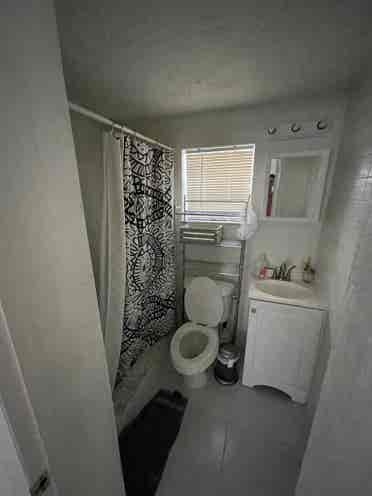 Apto/ Large Room in coral way