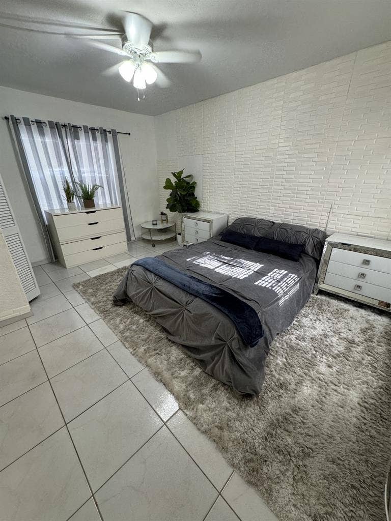 Apto/ Large Room in coral way