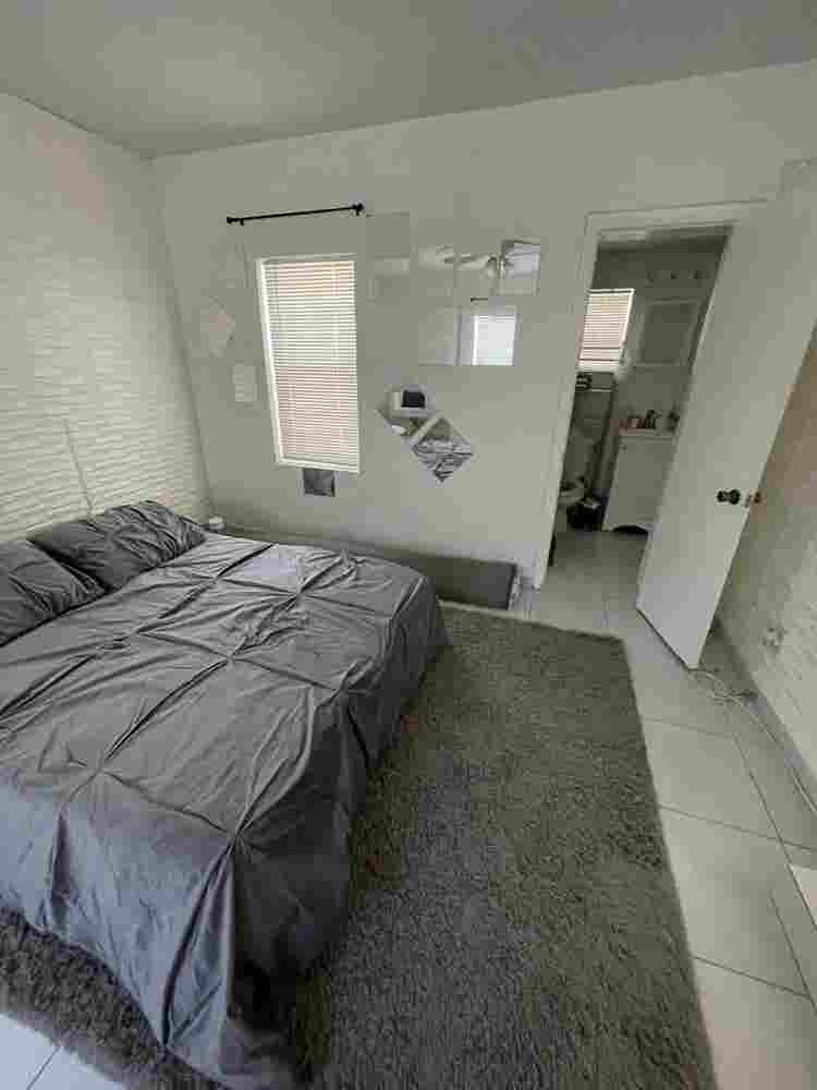 Apto/ Large Room in coral way