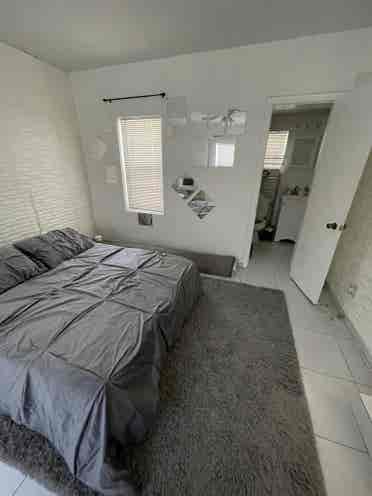 Apto/ Large Room in coral way