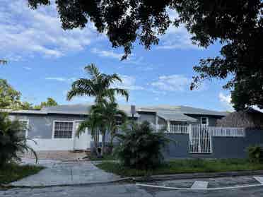 Apto/ Large Room in coral way