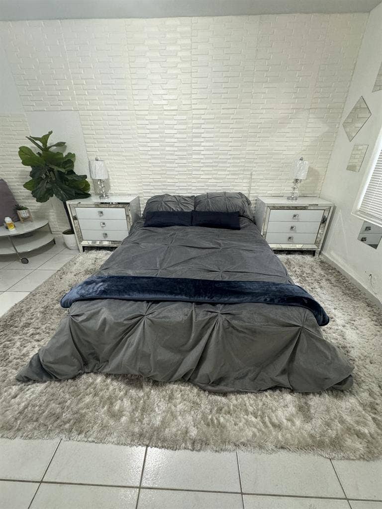 Apto/ Large Room in coral way