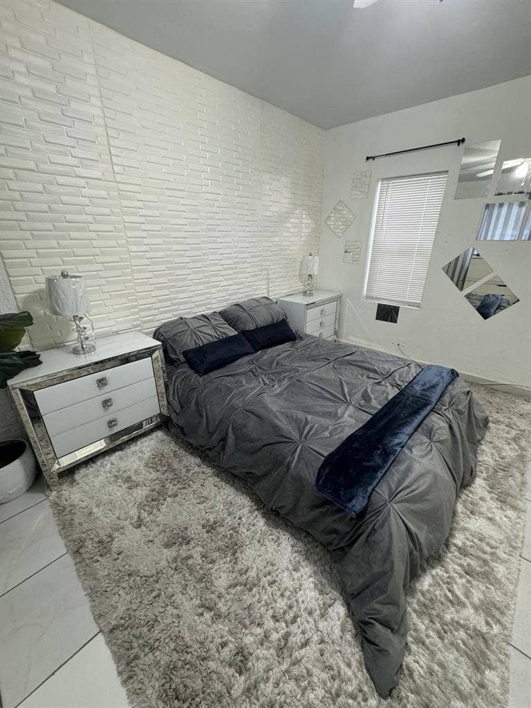 Apto/ Large Room in coral way