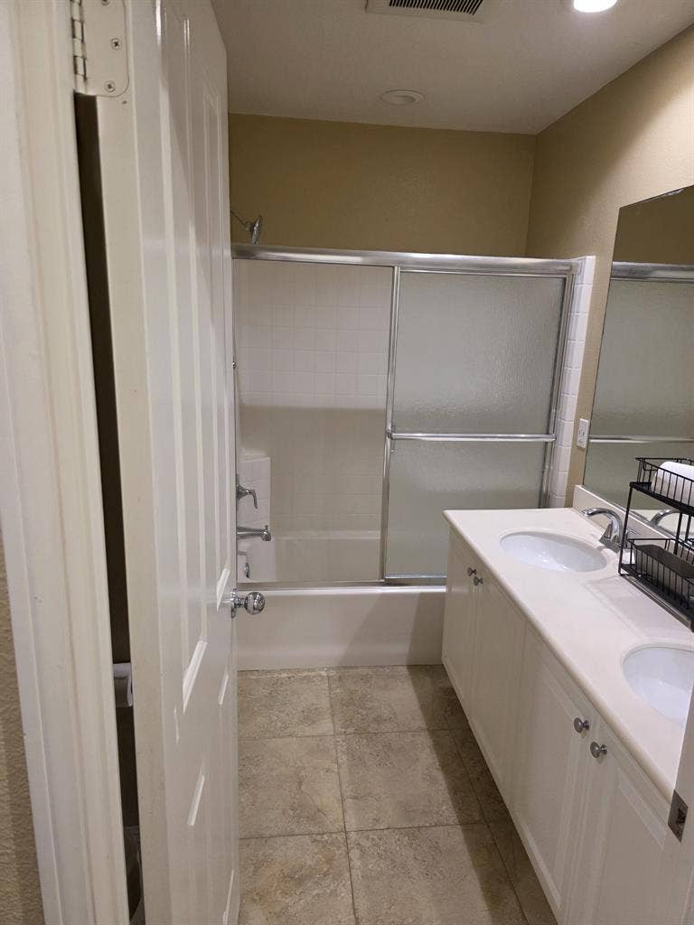 SCV - Bridgeport home rooms to rent