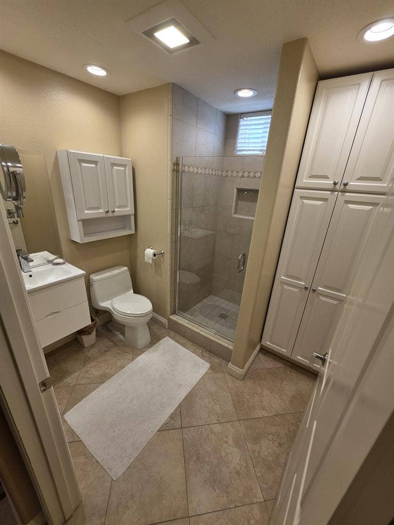 SCV - Bridgeport home rooms to rent