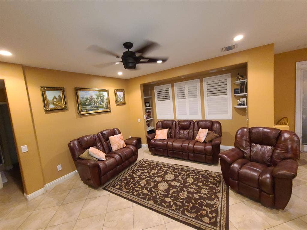 Santa Clarita Bridgeport Large Room