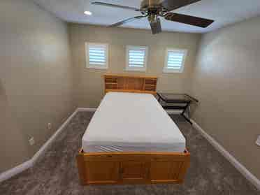 Santa Clarita Bridgeport Large Room