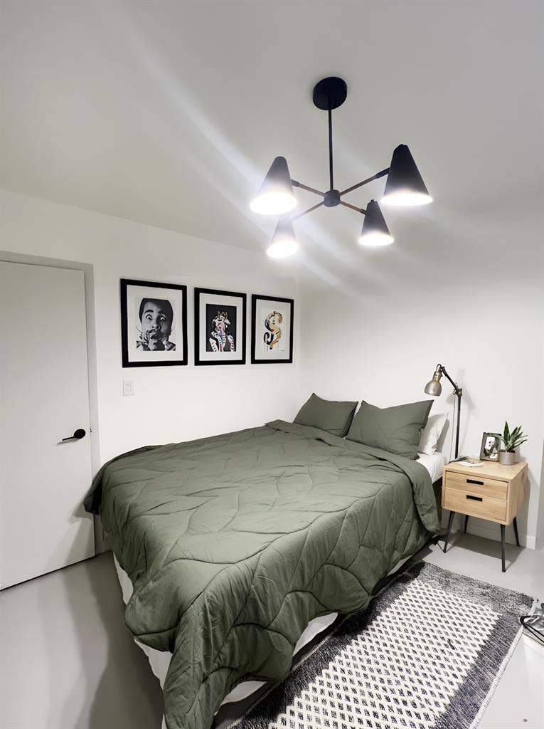 Downtown room with Private bathroom