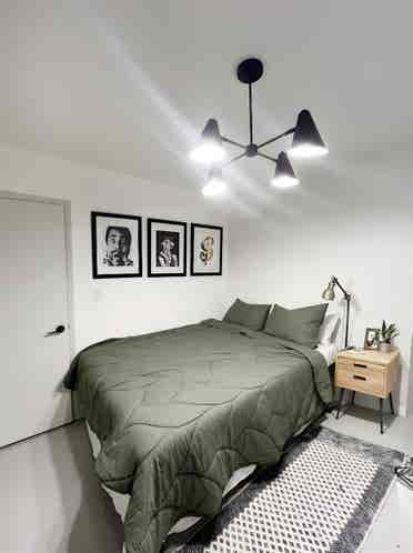 Downtown room with Private bathroom