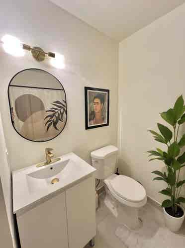 Downtown room with Private bathroom