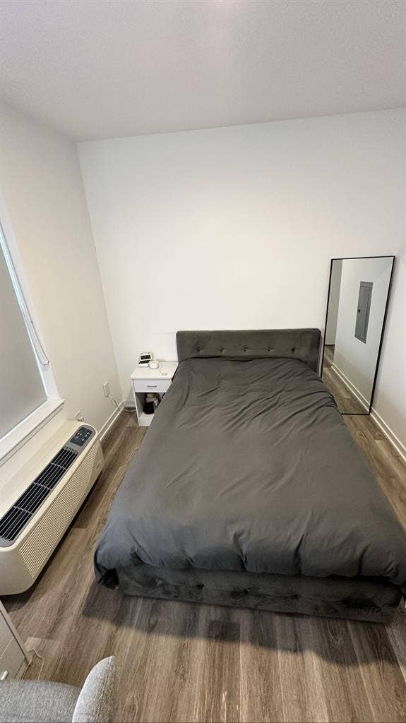 1BEDROOM/ Private Bathroom