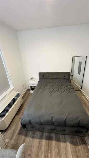 1BEDROOM/ Private Bathroom