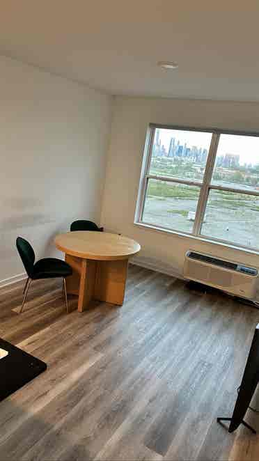 1BEDROOM/ Private Bathroom
