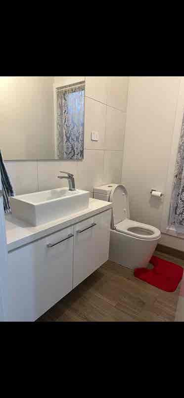 Spacious room for rent in tarneit