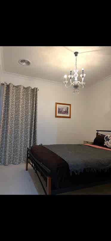 Spacious room for rent in tarneit