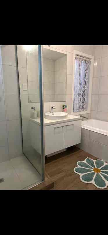 Spacious room for rent in tarneit